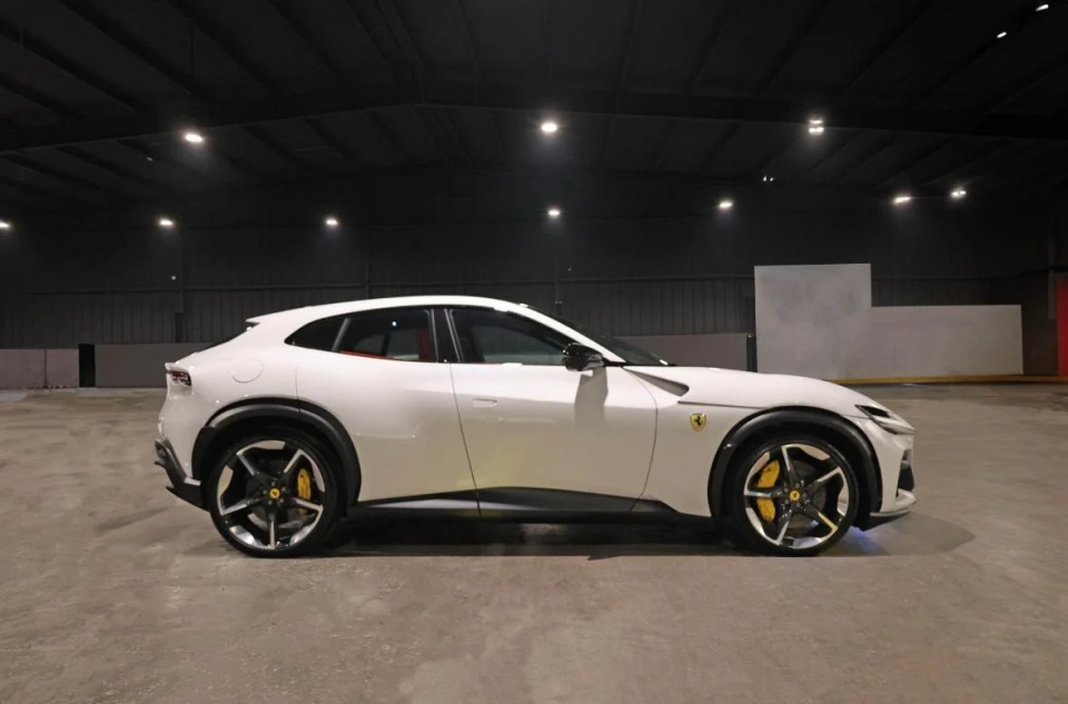 Ferrari Purosangue 2024